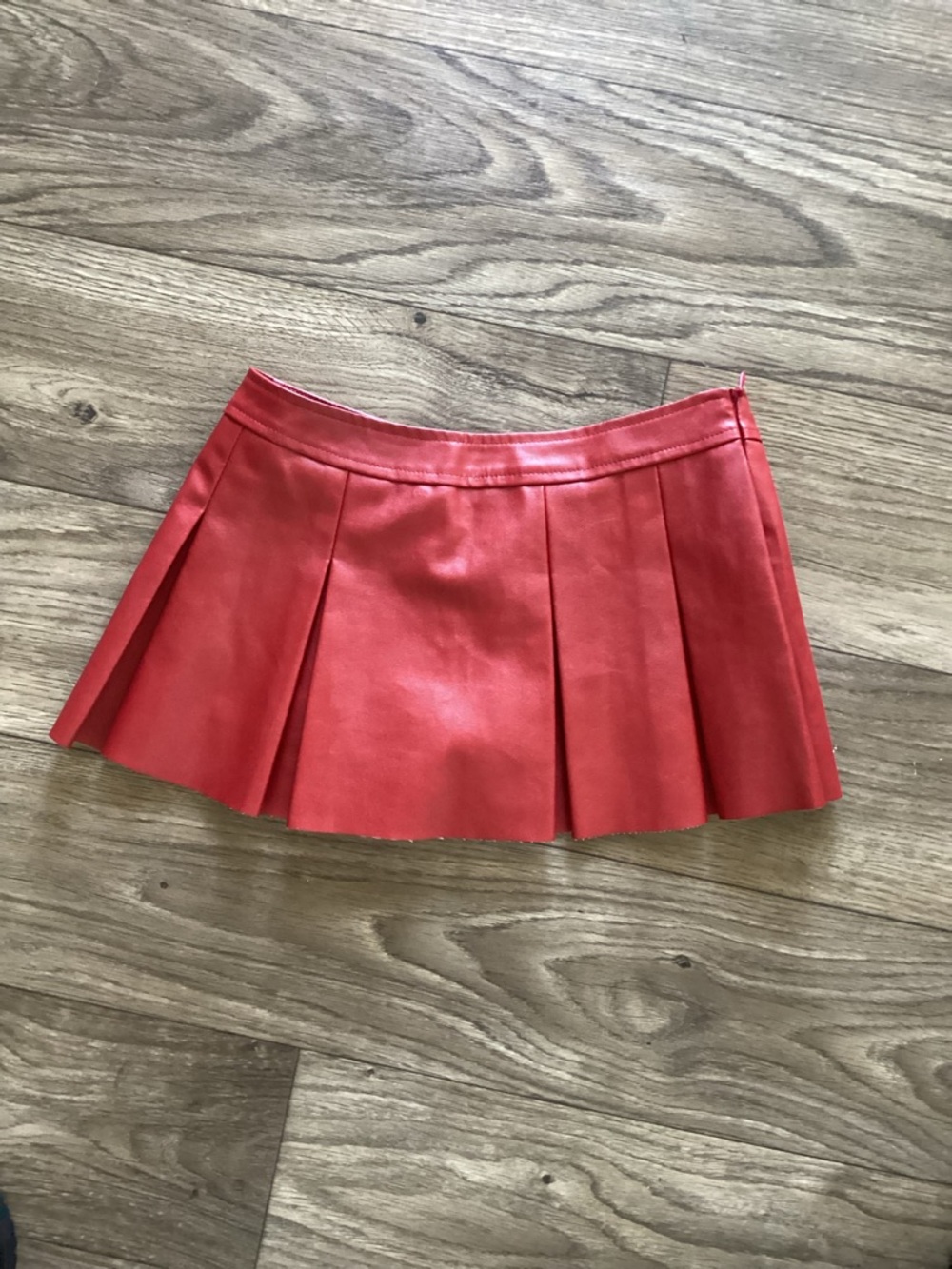 Y2K Women's Red Pleated Mini Skirt - Sleek Faux-Leather Style